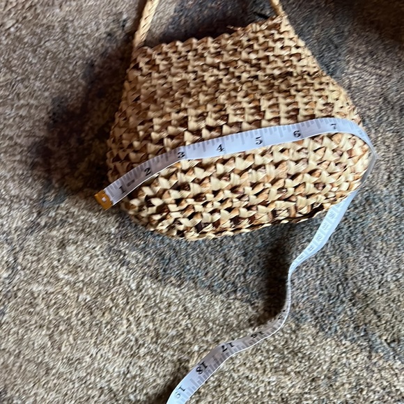 Small straw lined purse. - Picture 7 of 12